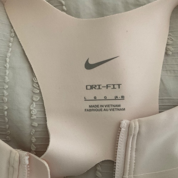 Nike sports bra - Picture 2 of 4